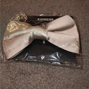 NWT Express Bow-Tie - Champagne